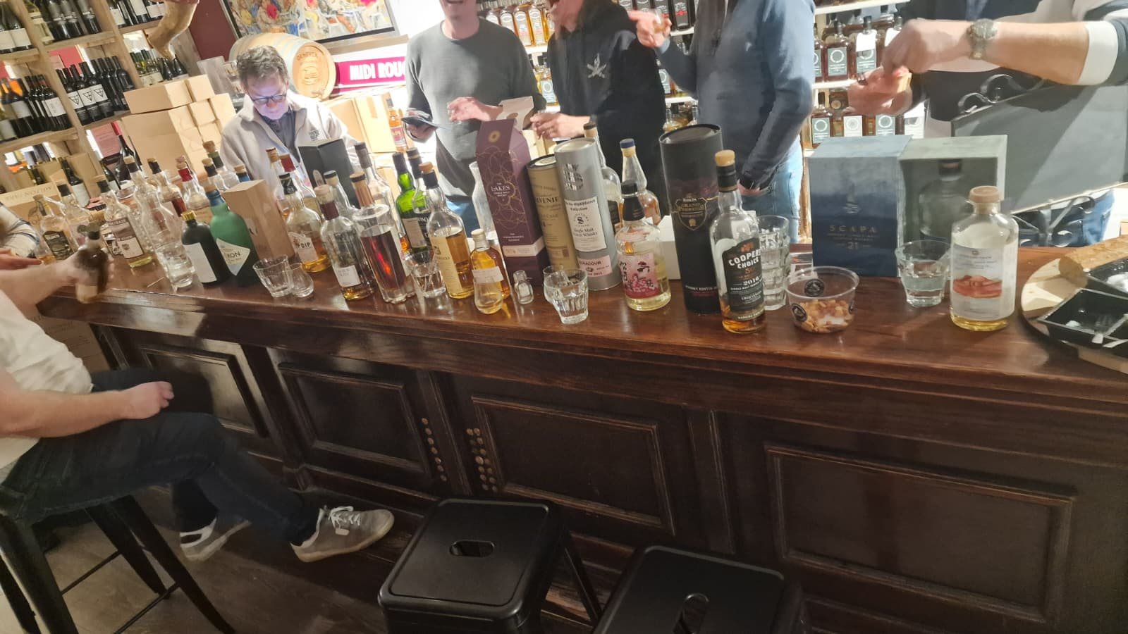 BYOB-avond bij Het Whisky Collectief — tafel vol whisky's